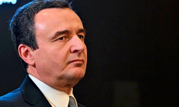 Kurti s’shkon në konsultime te Osmani, flet se si gazetarët dokumentuan ditët e marsit 1998 në Prekaz