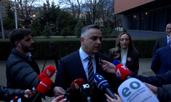 Ftesa e Kurtit për opozitën, Tahiri: Po e përgatit terrenin për të na fajsuar, do ta largojë vemendjen nga përplasja me Osmanin