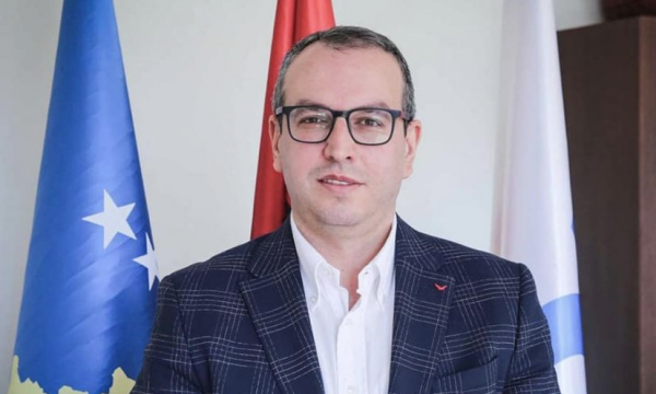 Gjoshi viziton ish-krerët e UÇK-së në Hagë: Shumë shpejt do t`i shohim të lirë dhe triumfues në Kosovë