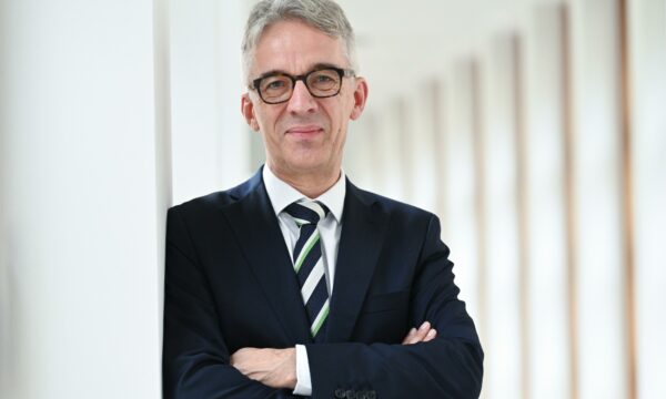 Ambasadori gjerman: Mirë që u gjet pajtimi për zbatimin e ligjeve për të huajt dhe automjeteve, u shmang ndërprerja e shërbimeve