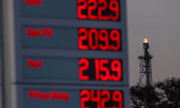 Çmimet e larta të naftës mund të zgjasin deri më 2027, sipas një analize të Goldman Sachs