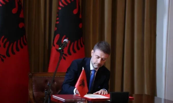Ndërhyrja e NATO-s, Hoxha: Bota zgjodhi të mos qëndronte indiferente ndaj spastrimit etnik
