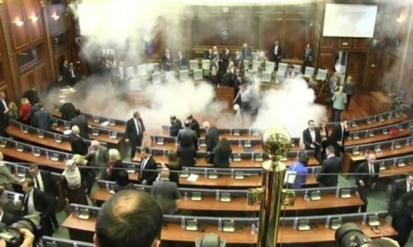 Avokatët thonë se Haxhiu, Lekaj, Kadaj-Bujupi e Baftiu janë shpallur të pafajshëm për rastin e gazit lotësjellës në Kuvend