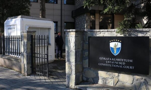 Gjykata Kushtetuese bashkon kërkesat e Kurtit dhe deputetëve të LVV-së për dekretin e presidentes