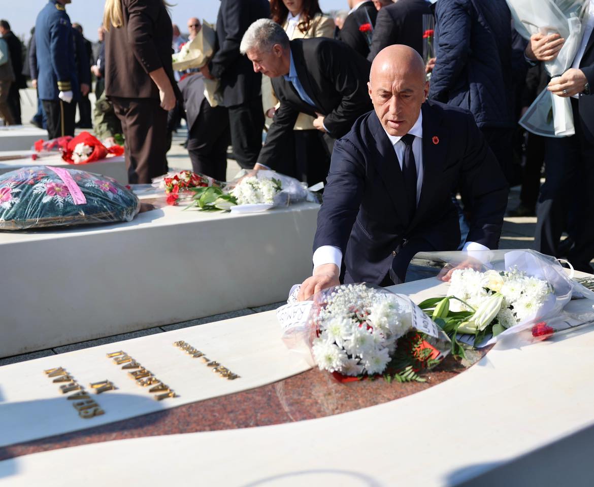 Haradinaj bën homazhe në Prekaz: Epopeja e UÇK-së na kujton përpjekjet për liri ndër shekuj