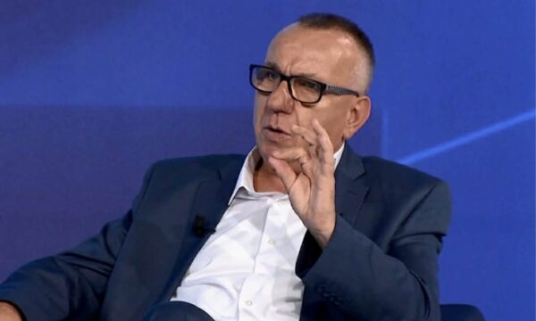 Enver Hasani: Deputetët s’kanë obligim të qëndrojnë në sallë për presidentin, Kurti po synon kapjen e këtij posti
