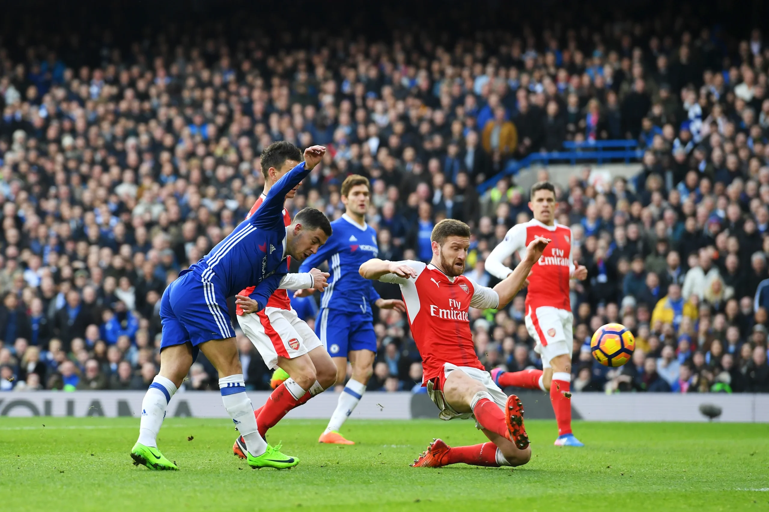 Chelsea mbetet larg top-4, Arsenali sigurt drejt titullit