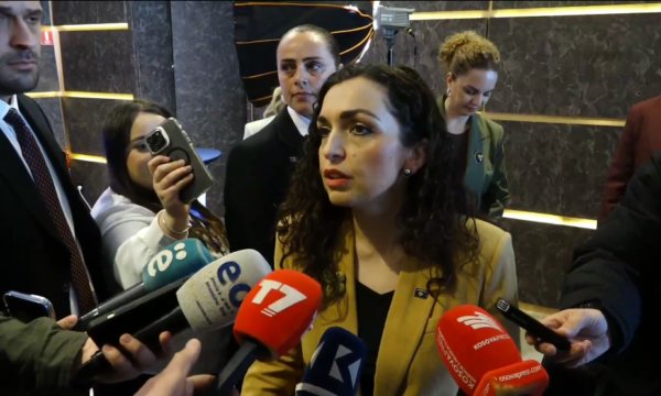Osmani për luftën e VV’së dhe PDK’së për një vend në KQZ: Po e presim vendimin e Kushtetueses se si të veprojmë