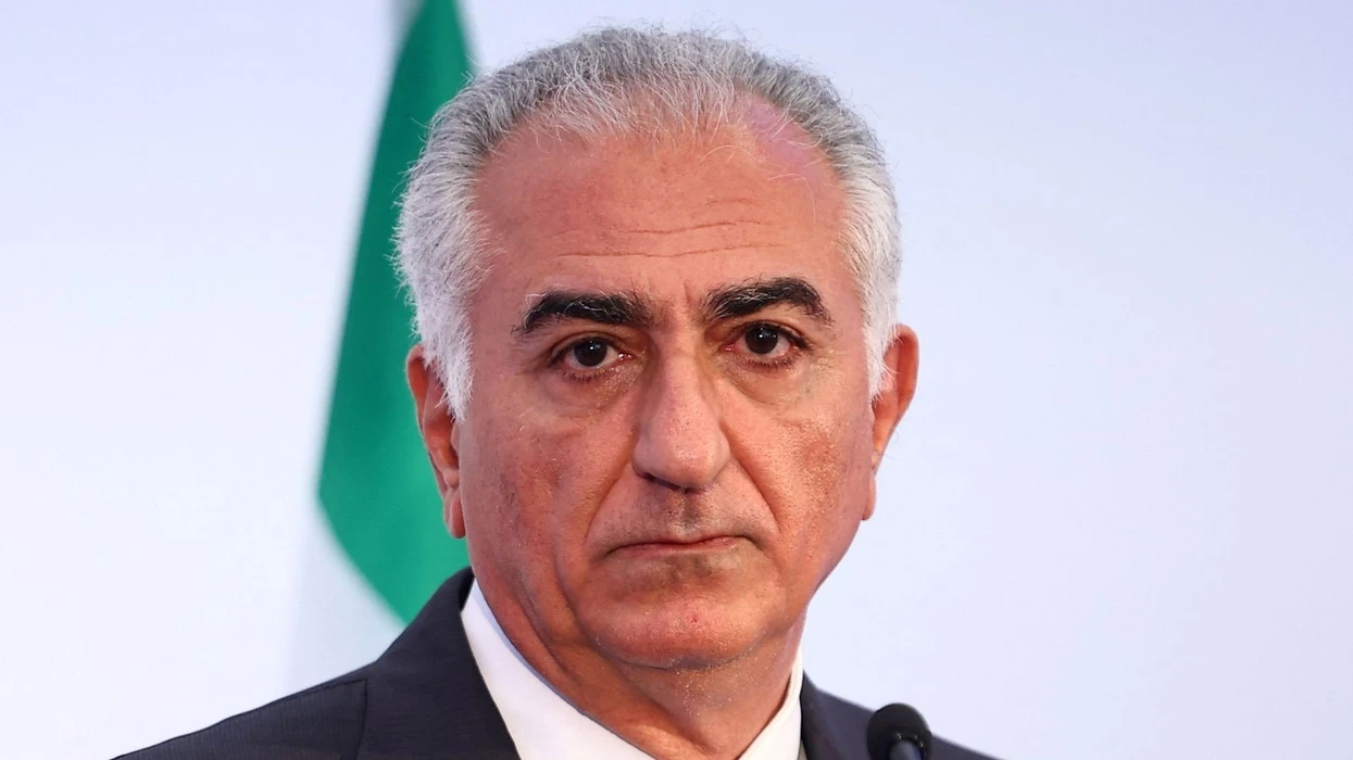 “Mos i flisni këtij regjimi”, i kërkon princi i kurorës në mërgim Trumpit