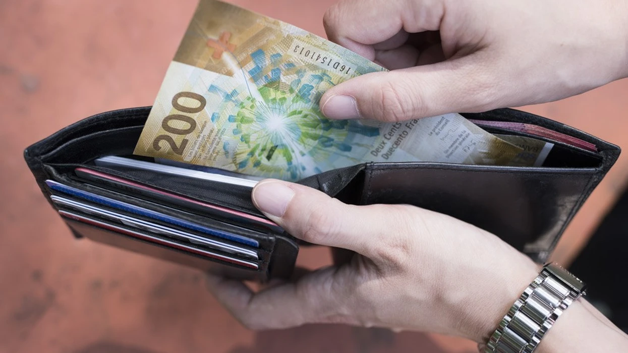 Zbulohet mashtrimi i 64-vjeçares nga Kosova, për vite me radhë i mori mbi 1 milion franga një pensionisti në Zvicër