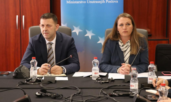 Sveçla e çon shefen e Stafit në Veri për të folur për Ligjin e Automjeteve dhe atë për të Huajt, “OJQ serbe e bojkotojnë takimin”