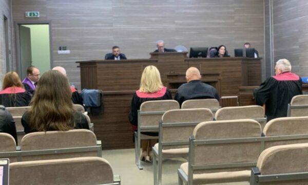 Njëri nga të akuzuarit alivanoset pas vendimit për 10 vjet burg në rastin e 400 kg kokainë