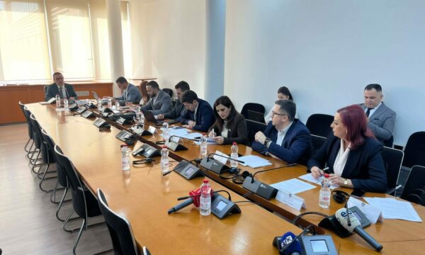 Komisioni për Buxhet miraton fushëveprimin e tij, s’kalon kërkesa e LDK’së që të raportojnë ministrat