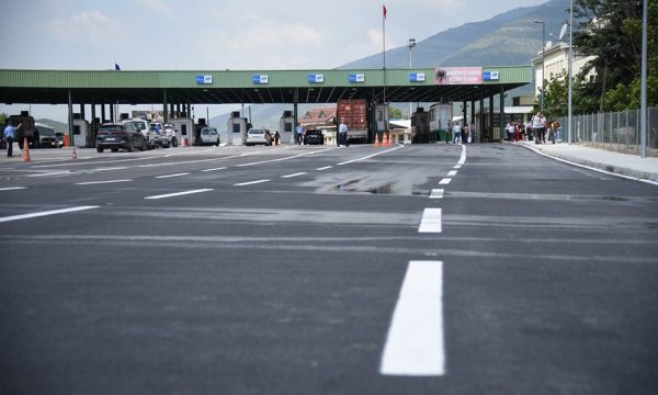Dy persona ndalohen në Leposaviq për kalim ilegal të kufirit nga Serbia