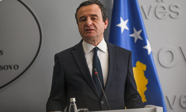 12 muaj leje qëndrimi dhe zgjatje të afatit për përdorim të letërnjoftimeve ilegalë, çfarë tha Kurti pas koncesioneve që i bëri sot
