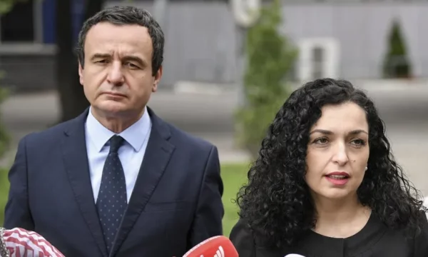 Marrëdhëniet me SHBA ndër arsyet e përçarjes Osmani – Kurti, analistët thonë efekti do të shihet në zgjedhje