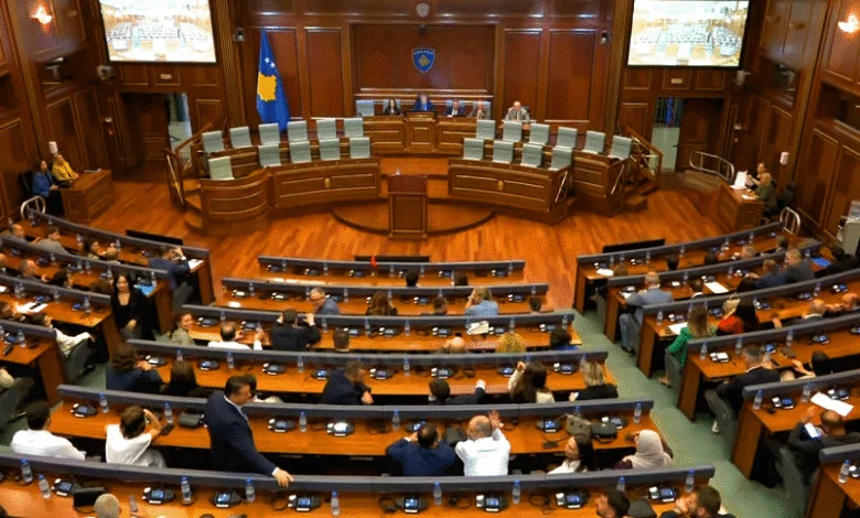 Ditët vendimtare për Kuvendin, Kushtetuesja ende po shqyrton dekretin për zgjedhje