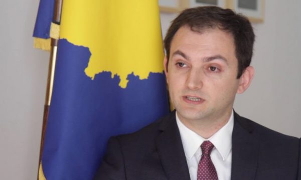 Ish-ambasadori Gashi për situatën politike: Demokracia jonë po testohet, shqetësuese se bllokada mund të vazhdojë