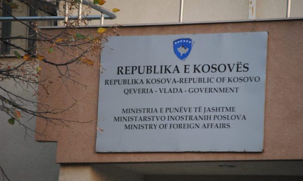 Në ambasadën e Kosovës në Berlin vendosen mbishkrime me përmbajtje shoviniste serbe, deklarohet MPJD