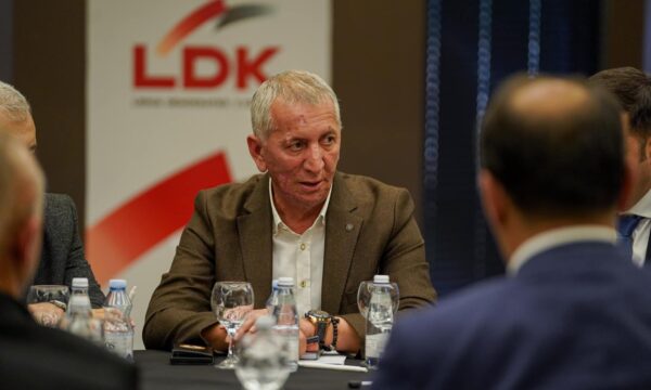 Quni thotë se LDK po pret informata nga Abdixhiku pas takimit me Kurtin: Pajtohem me vendimet që merr partia