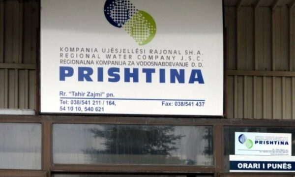 KRU “Prishtina”: Konsumatorët që nuk nënshkruajnë kontratën rrezikojnë ndërprerjen e furnizimit me ujë