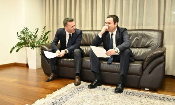Kurti reagon nëpërmjet Këshilltarit pas dekretit të Osmanit për shpërndarjen e Kuvendit: Presidenti duhet të zgjidhet