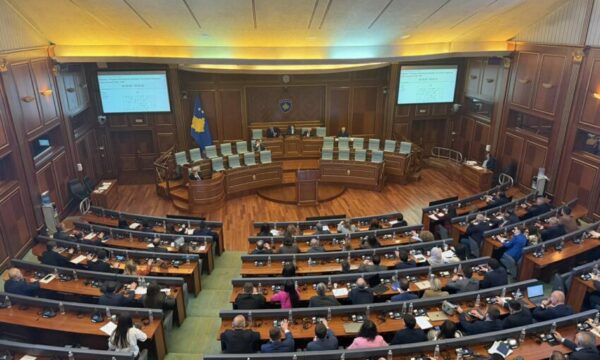 “Mos kaloni ligje pa debat, mos impononi agjenda”, opozita kundër VV për ligjet me procedurë të shpejtë