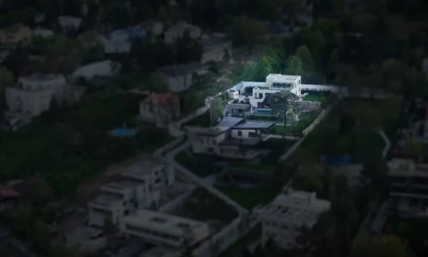 Qindra metra katrorë dhe punime pa leje: Çfarë po ndërtohet në pronën e Radoiçiqit në Beograd?
