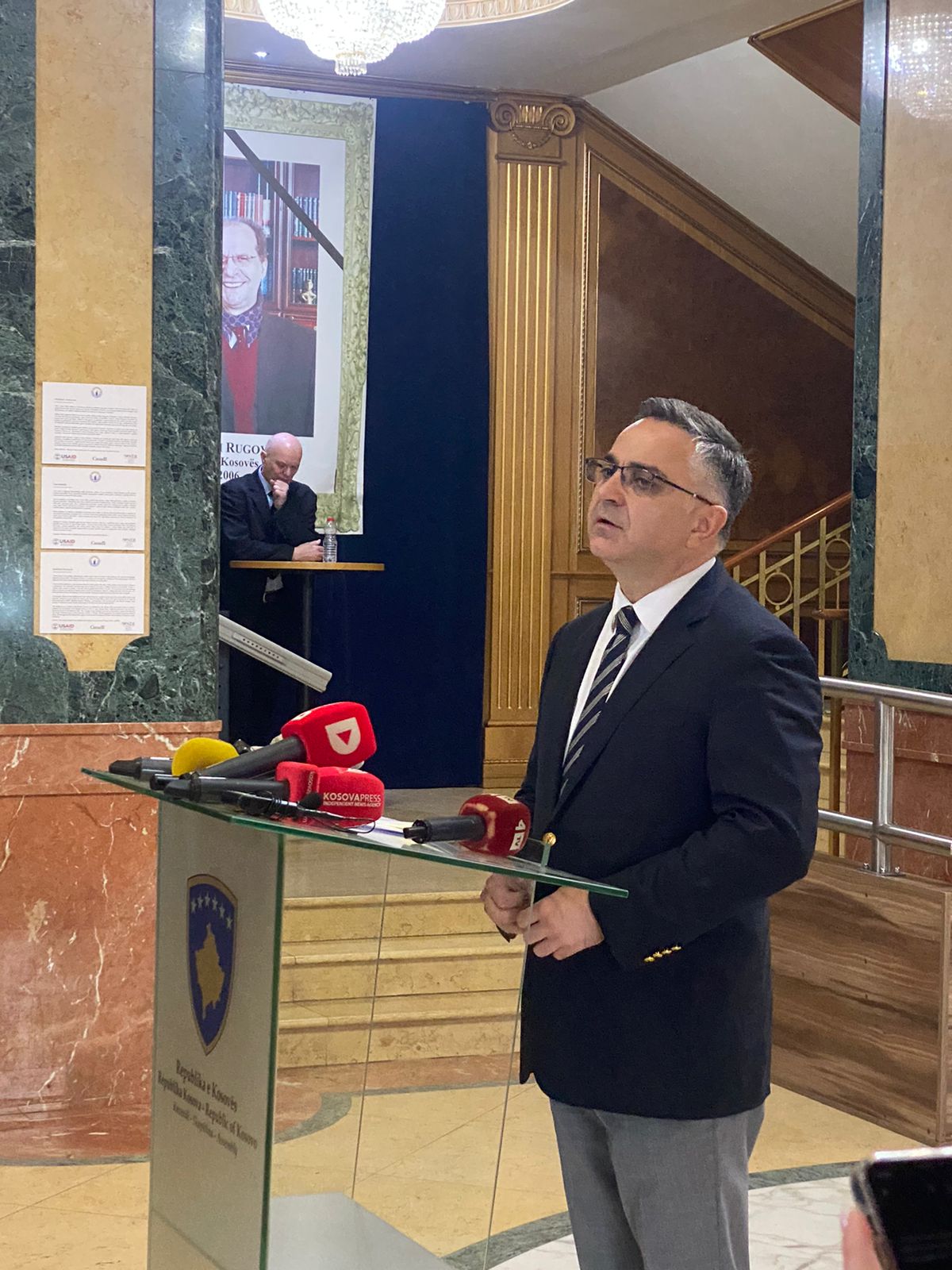 Tahiri: Ësht marrë me ja shpërnda rrogën e 13-të sektorit publik, punëtorët e sektorit privat me i lan kurrkund hiq”