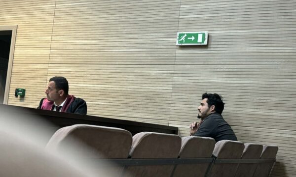 “Ke me hangër plumin shpejt”, dështon seanca për kanosjen ndaj moderatorit Alaudin Hamiti
