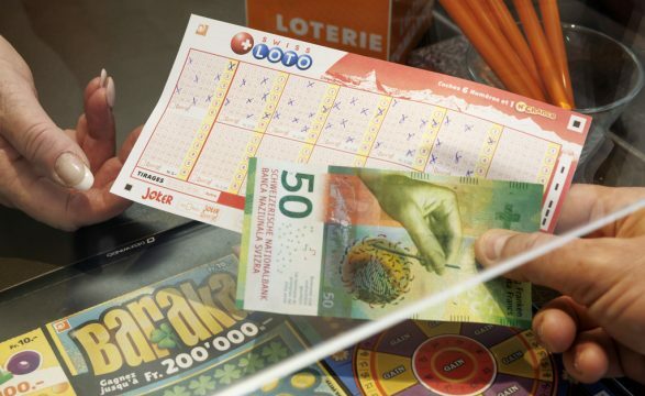Një person në Zvicër fitoi gati 23 milionë franga në lotari