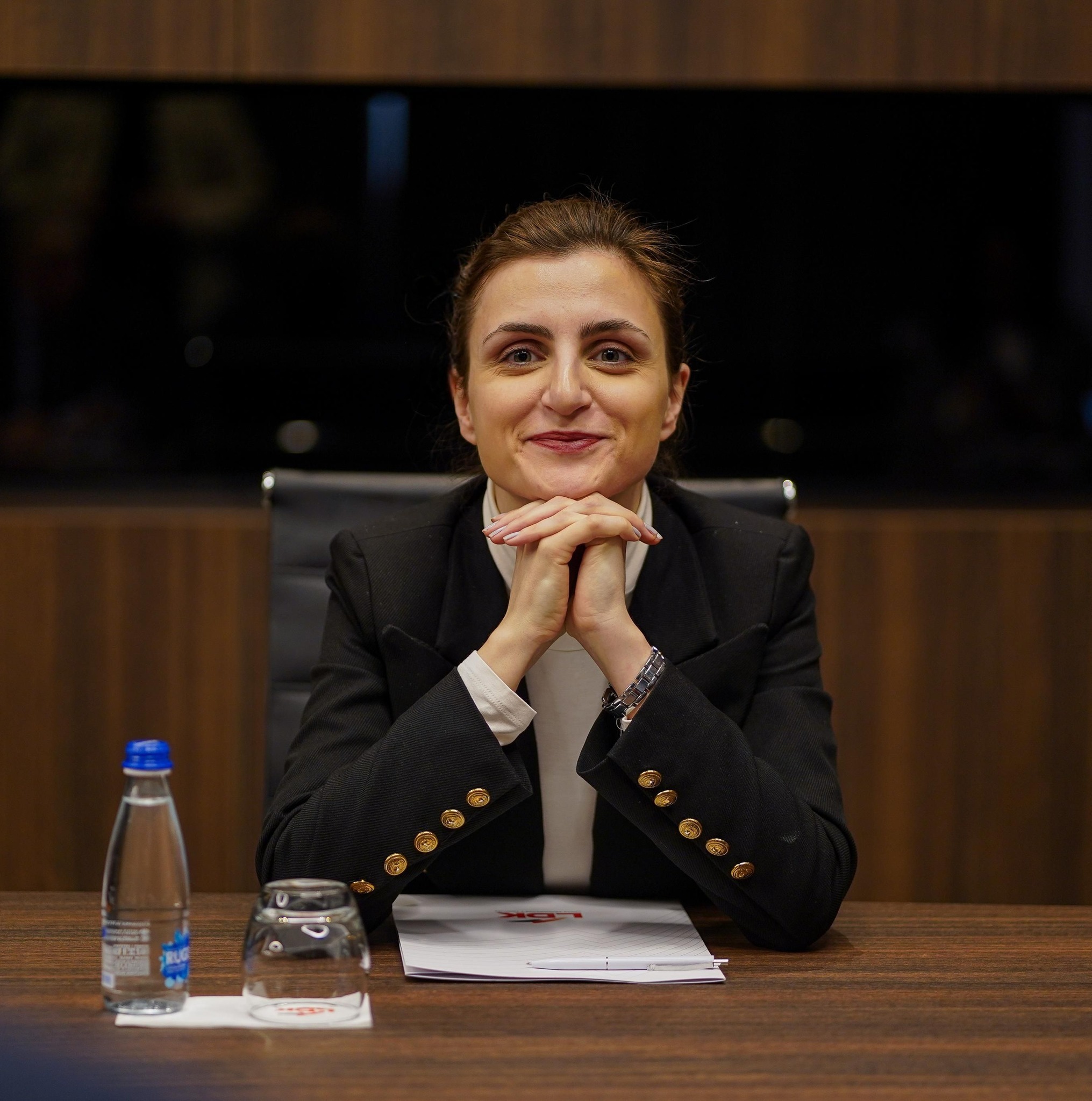 Tentativa për pushtet absolut deri në çmenduri nga VV