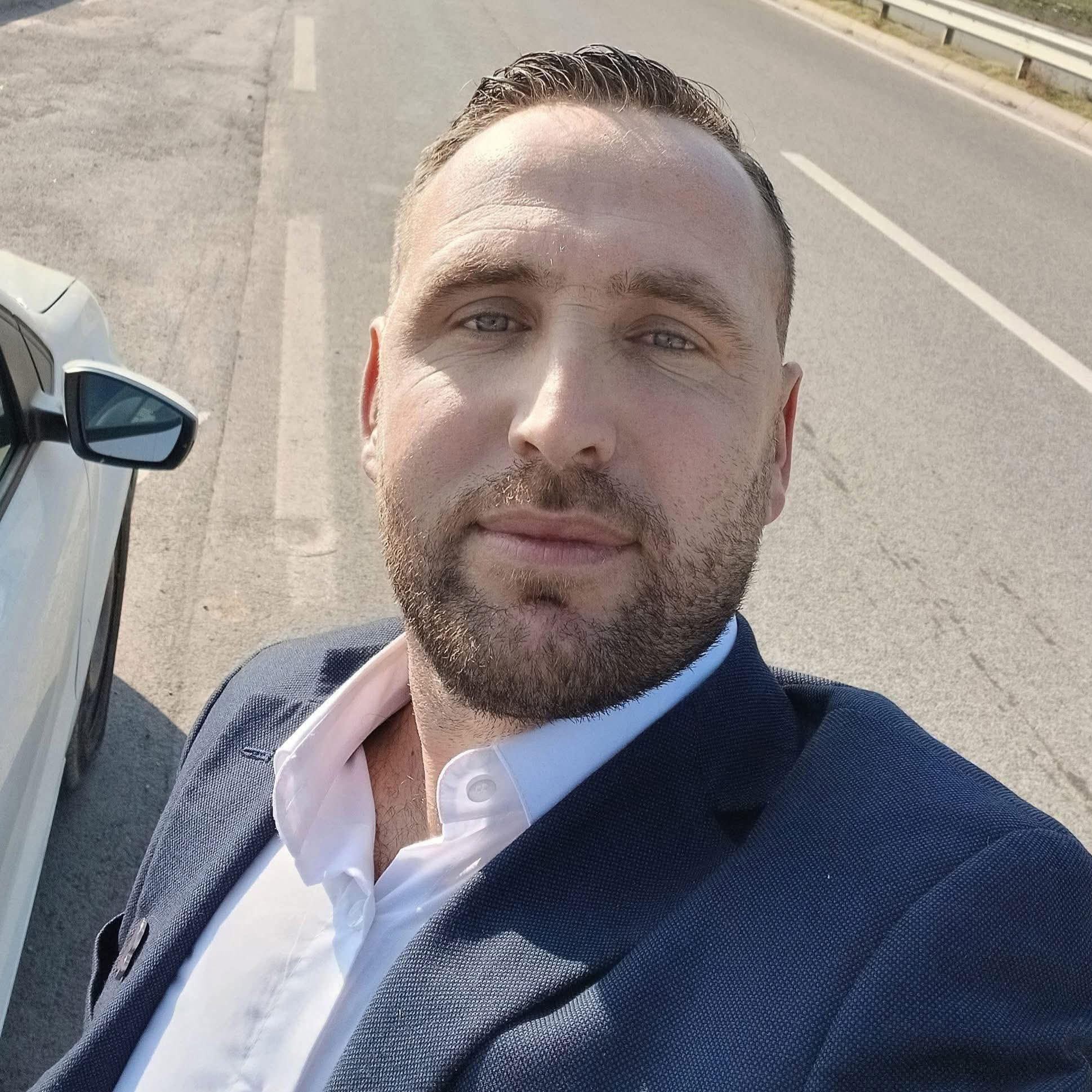 Albert Shabani sfidon publikisht Mefailin: “A u ke treguar votuesve si e ndërtove shtëpinë luksoze në Mal të Zi?”