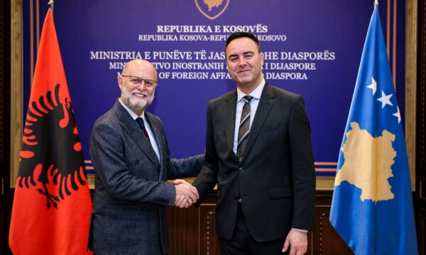 “Qëndrime të përbashkëta në arenën ndërkombëtare” Malaj takon Konjufcën, i sjell ftesë për Samitin e Diasporës në Shqipëri