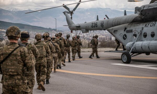 KFOR kryen stërvitje me helikopterë për rritjen e gatishmërisë operacionale