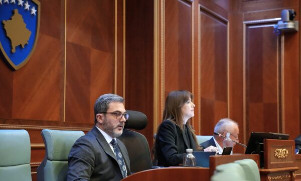 Mospajtime për radhitjen e Rezolutës së PDK’së, Haxhiu i thirr në konsultim shefat e grupeve parlamentare