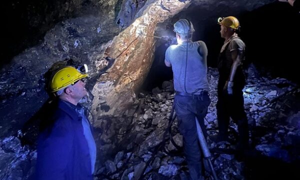 Minatorët ankohen që s’iu doli paga e 13-të, sindikata: Pushteti për vete çdo vit rritje paga e privilegje, ne jemi lënë jashtë
