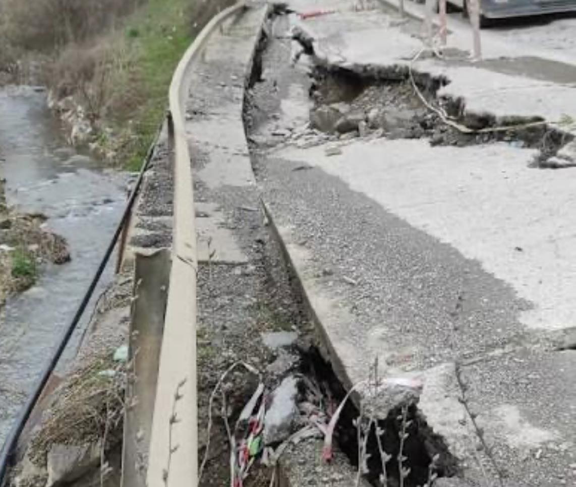 Nënshkruhet kontrata, nis më në fund rregullimi i rrugës së Caralevës