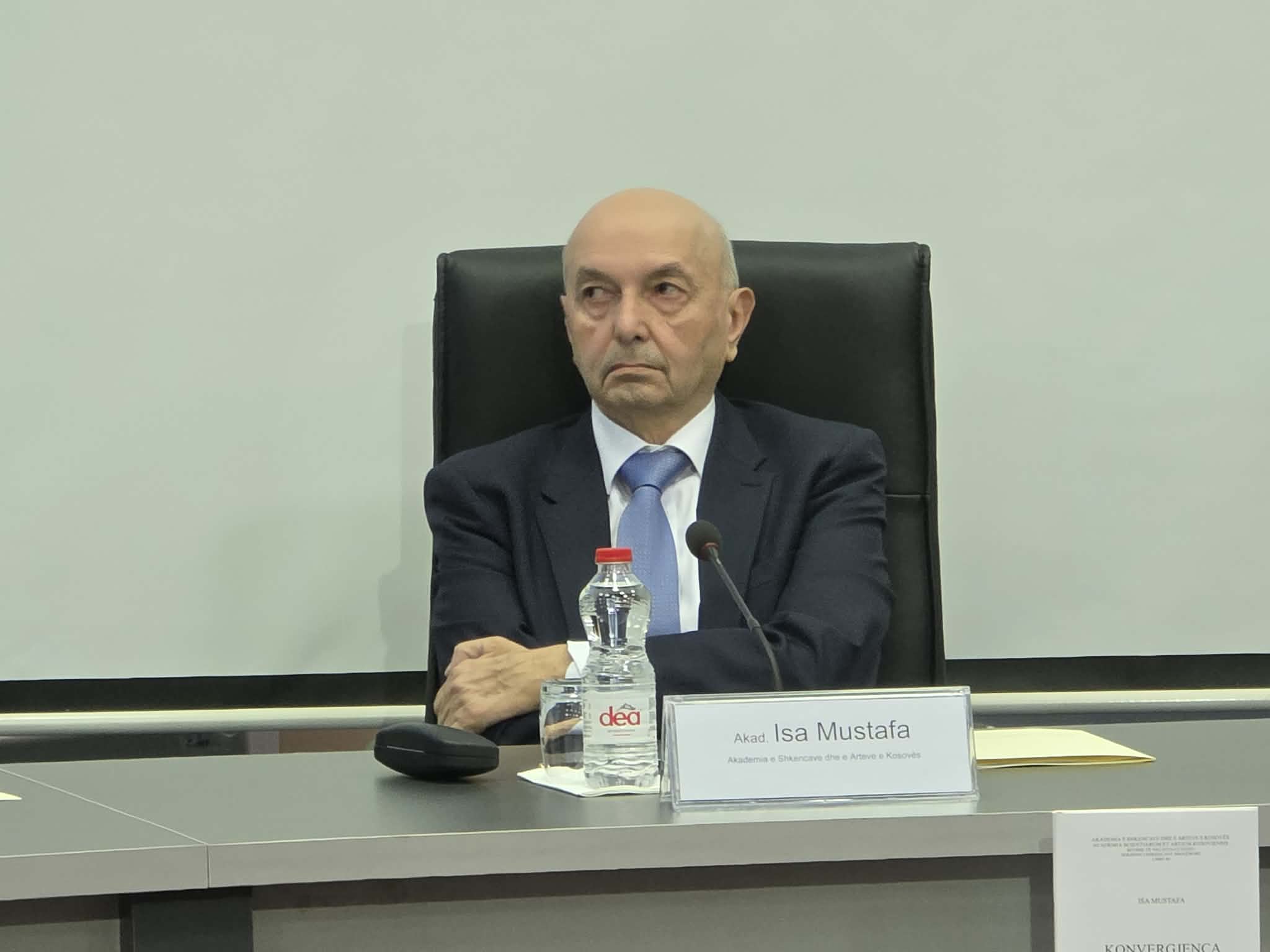 Isa Mustafa promovon librin për konvergjencën ekonomike të Kosovës me BE-në