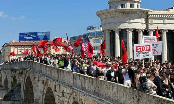 Hoxhaj: Pengimi i shqipes në provim është sfidim i rendit kushtetues