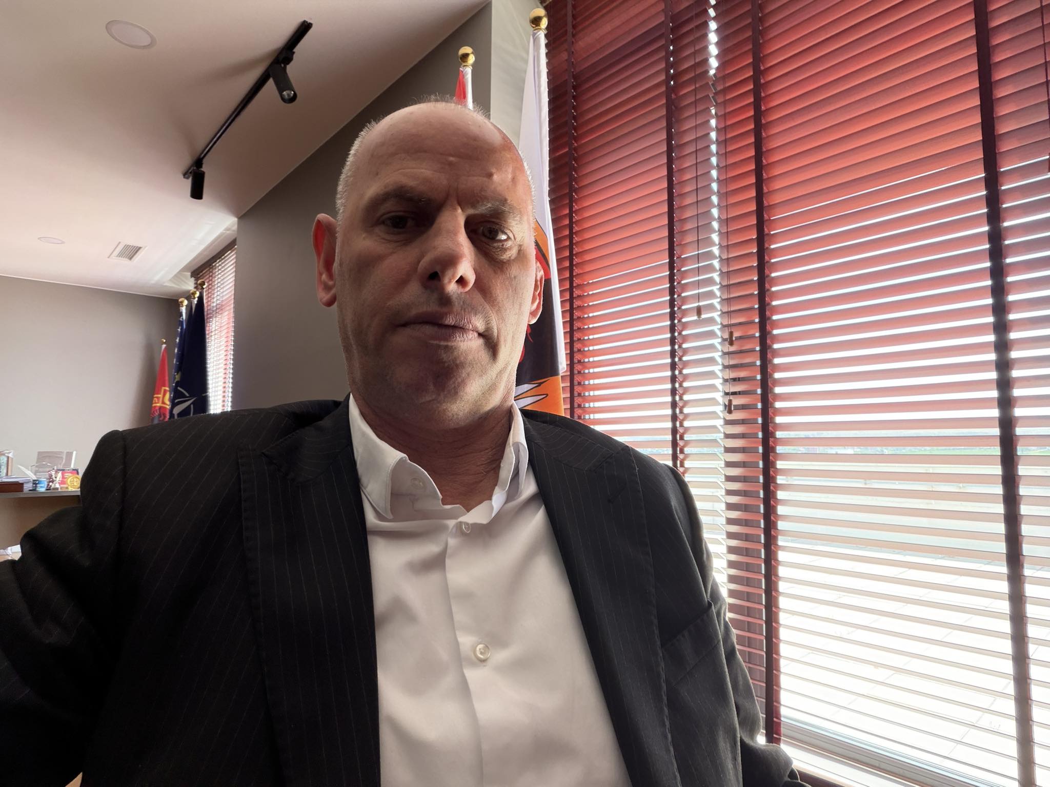 Ramiz Lladrovci: Partitë kanë obligim të mbrojnë kushtetutshmërinë, jo të bien në komfor