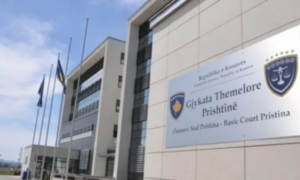 Paditësja deklaron se sulmet e njëpasnjëshme filluan si hakmarrje pasi që nuk pranoi të largojë shkeljet ligjore nga raporti i BQK-së