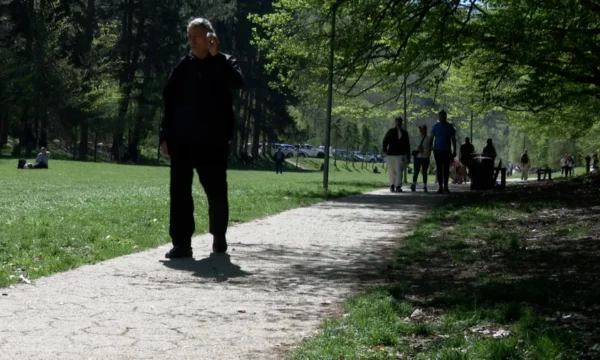 “U bëmë horë i botës”, qytetarët të indinjuar me zhvillimet politike