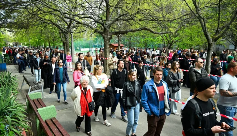 BBC nxjerr sondazhet e fundit para mbylljes së kutive të votimit, opozita e Magyar fiton zgjedhjet përballë Viktor Orban