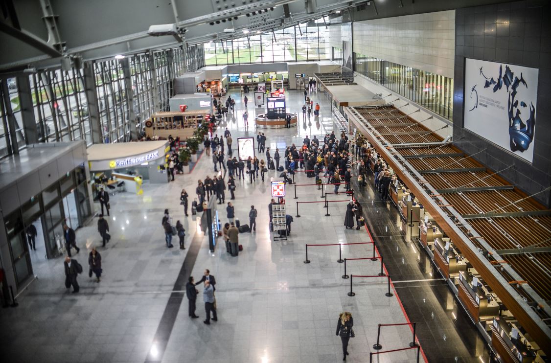 Me pasaportë diplomatike të falsifikuar, tenton të udhëtojë nga Prishtina për në Gjermani