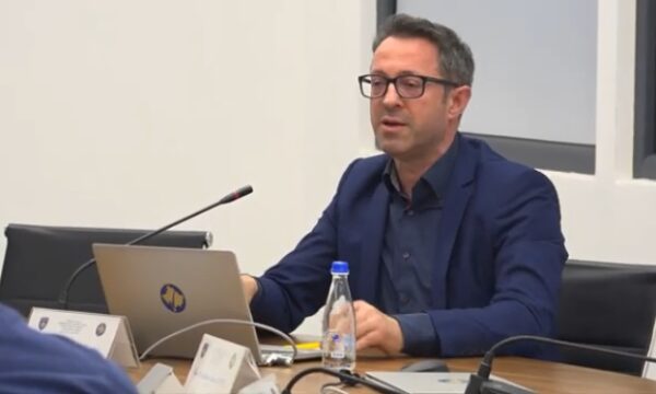 Alban Krasniqi e fshin postimin ku kërkoi nga LDK që ta zyrtarizojë me nënshkrime propozimin e Vjosa Osmanit