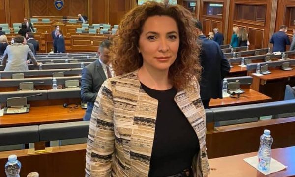 Albena Reshitaj e sheh të mundshme edhe kandidaturën e Vjosa Osmanit