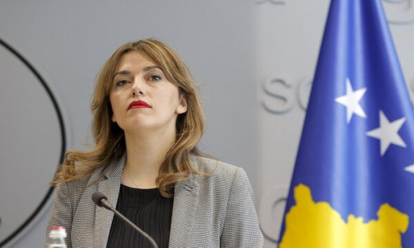 Haxhiu sot merr pjesë në Akademinë Përkujtimore për Ditën e Dëshmorëve të Koshares dhe Agim Ramadanin