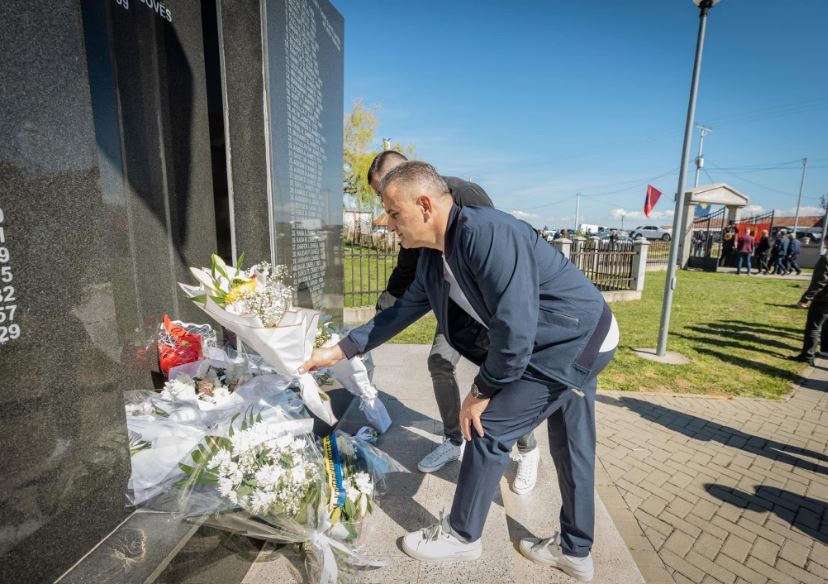 Bekim Jashari përkujton 98 civilët e vrarë në Masakrën e Rezallës