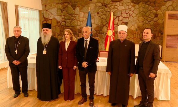 Sulmi ndaj sinagogës në Shkup, liderët fetarë dënojnë veprim: Islami ndalon aktet kundër objekteve fetare, jemi për paqe